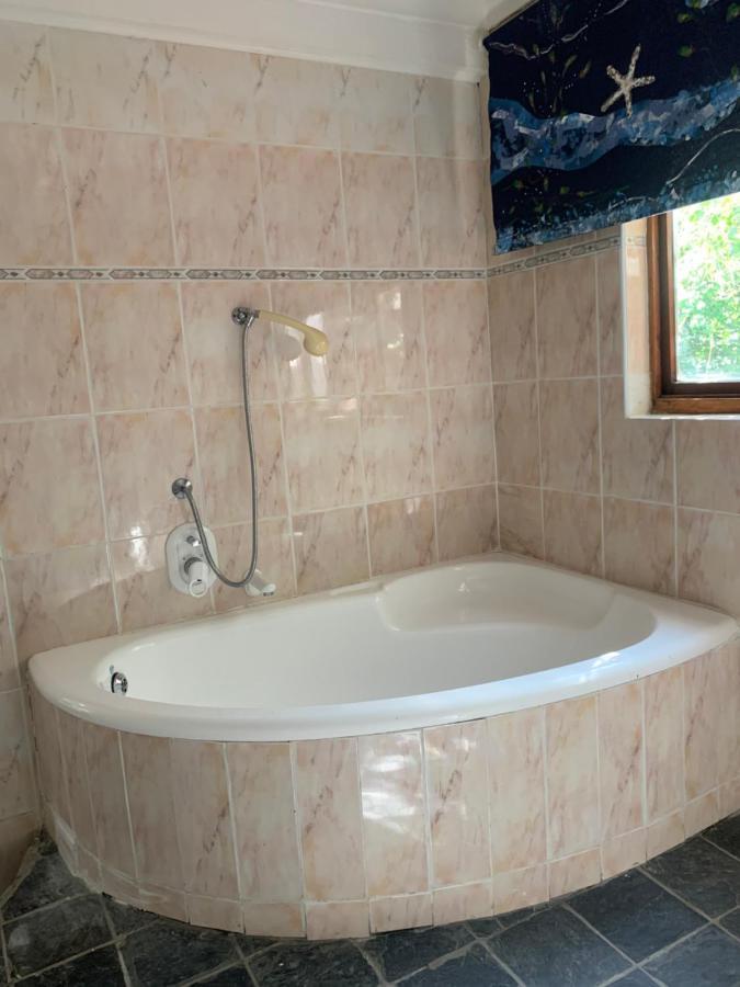 The Little Hideaway Guesthouse Stellenbosch Bagian luar foto