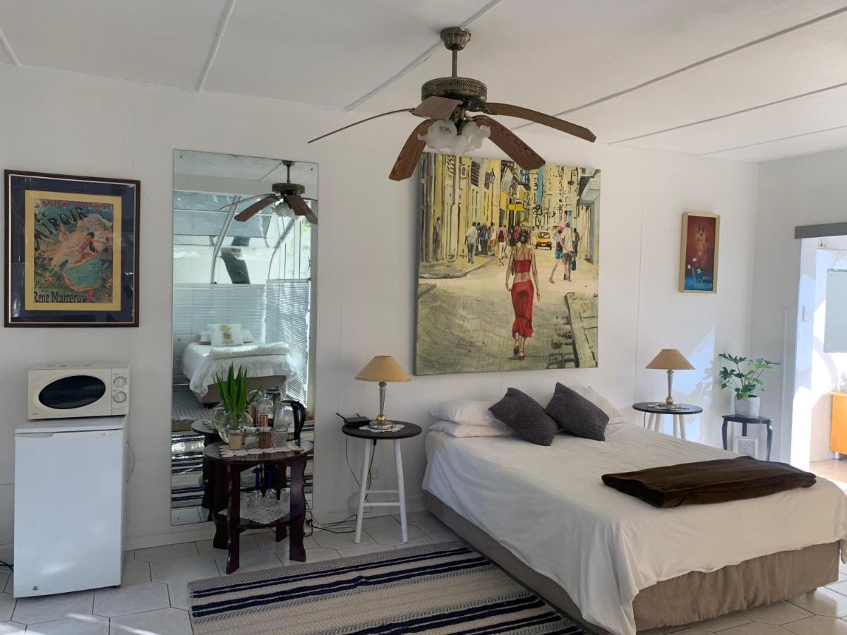 The Little Hideaway Guesthouse Stellenbosch Bagian luar foto