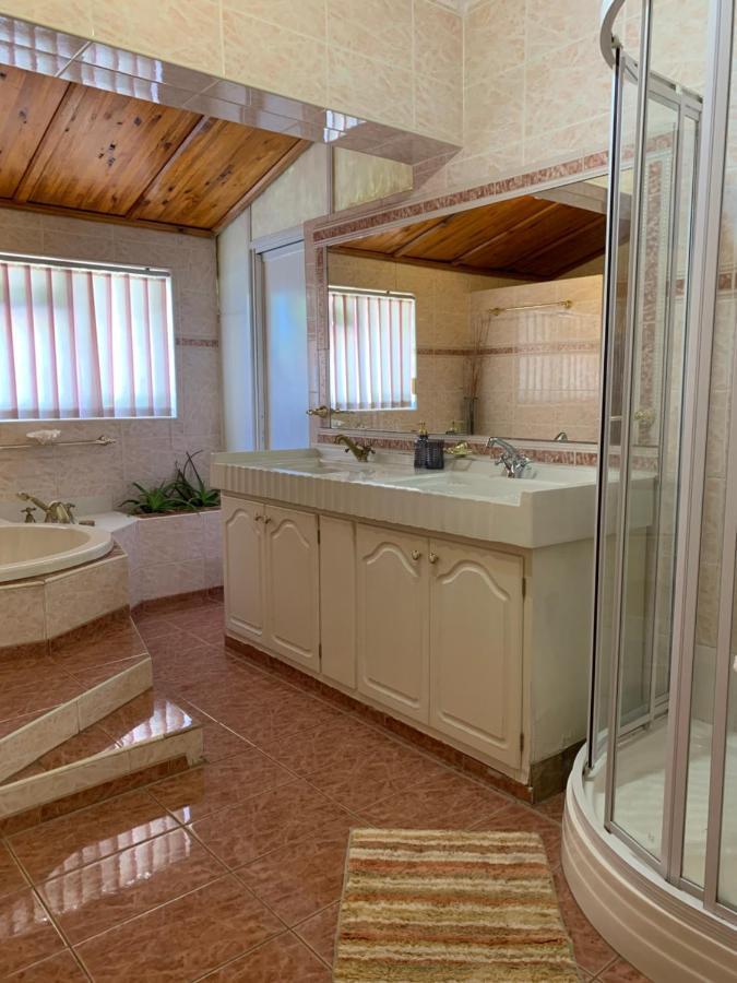 The Little Hideaway Guesthouse Stellenbosch Bagian luar foto
