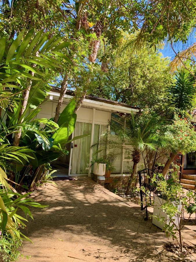 The Little Hideaway Guesthouse Stellenbosch Bagian luar foto